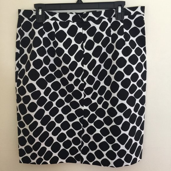 Michael Michael Kors Black and White Bold Graphic Skirt Size L - Picture 3 of 3